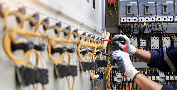 Professional Electrician technician working in Belleair, FL